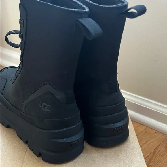 Women’s The Ugg Lug Black Boots BRAND NEW - Picture 3 of 8